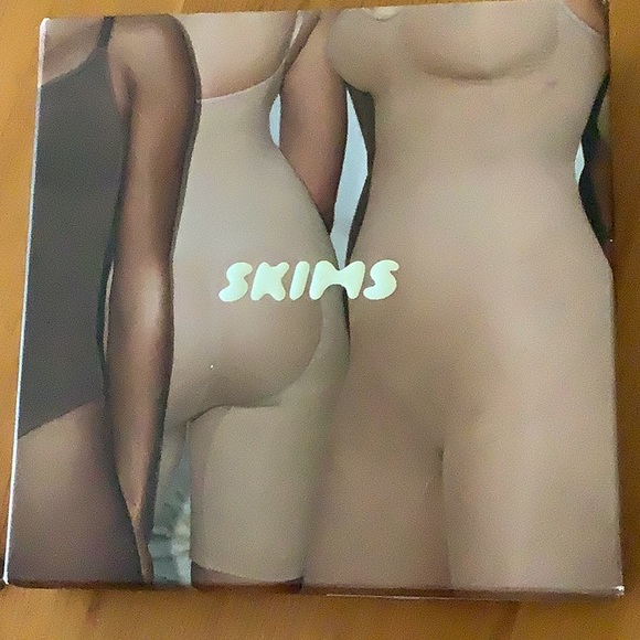SKIMS Body Suit Brief with Snaps. BRAND NEW Plus Size 4X/5X - Picture 1 of 3